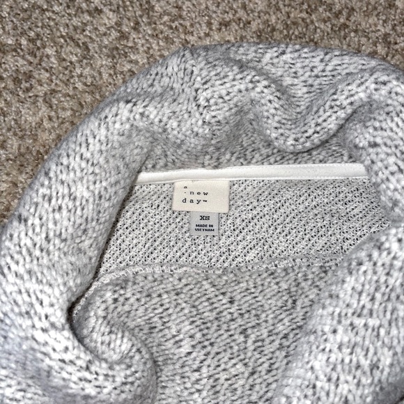 Women’s sweater - Picture 2 of 3